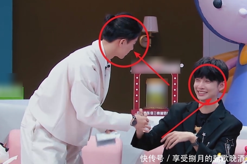 我的小尾巴 周峻纬齐思钧再同框,小狐狸去找小浣熊了,“父母爱情”是真的!