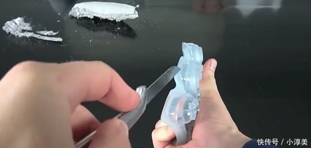 鞋子 耐克鞋为啥贵的理直气壮,老外暴力切开,才是震撼的开始!