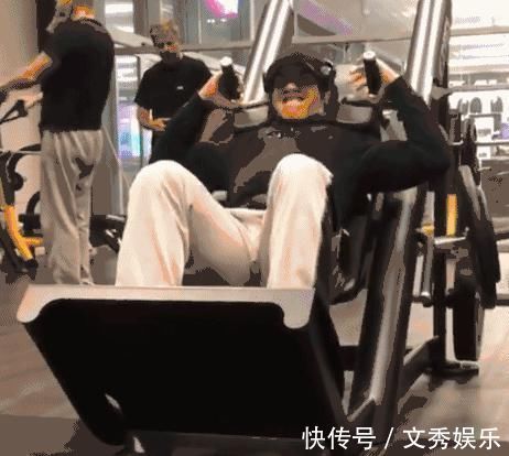 黄哲勋|他14岁开始健身,18岁一身肌肉炸裂,却被网友嘲健身早,长不高