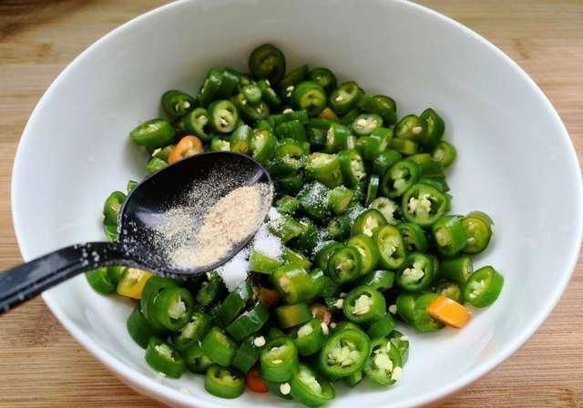 肠胃消化|便秘最怕这菜,一周吃2次,排空黑宿便,口臭没了,大肚腩不见了