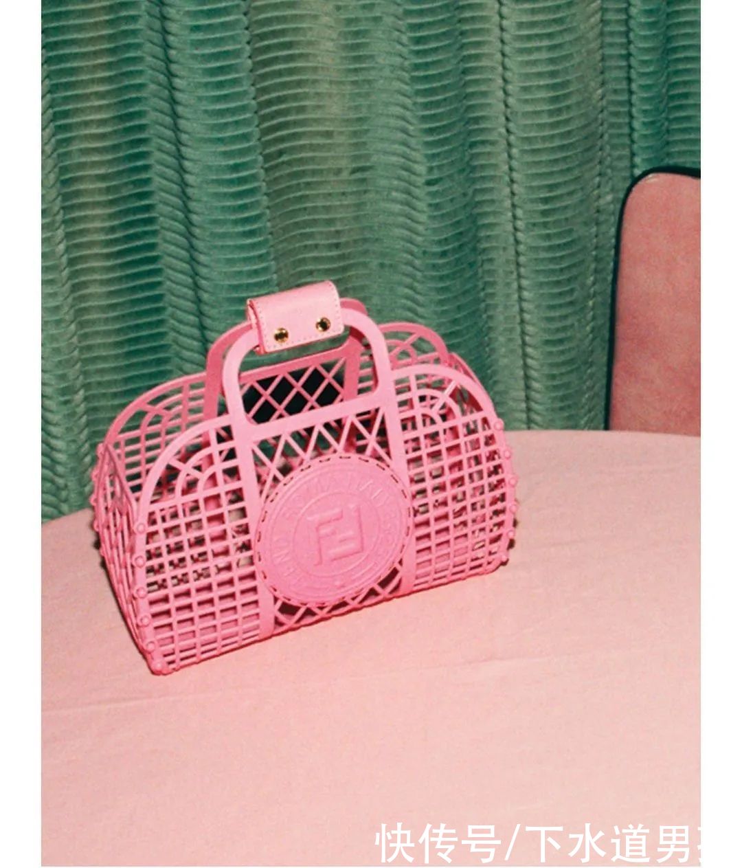 芬迪FENDI最新设计出圈,网友说像去澡堂用的篮子