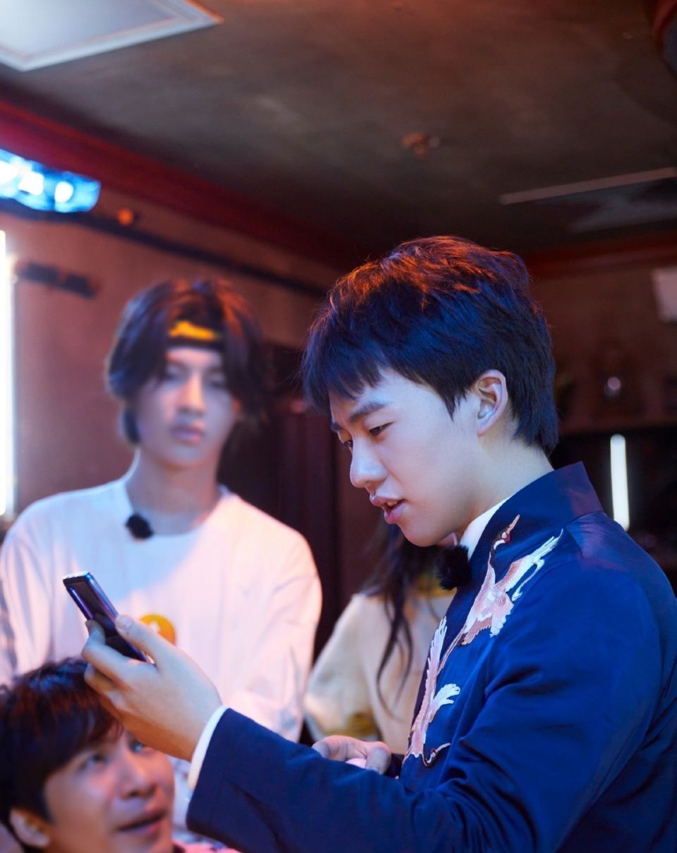 大神|看《密室大逃脱》被节目组恶心到,偷明星的流量,去投喂素人