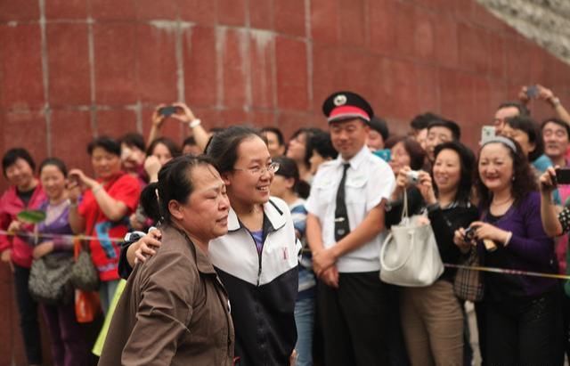 学校|在学校早恋一定会影拖累学习成绩吗？真不一定，但是有一个前提！