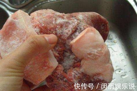 白醋|不管冻成多硬的肉，只要用上此方法，就可以快速解冻，不耽误炒菜