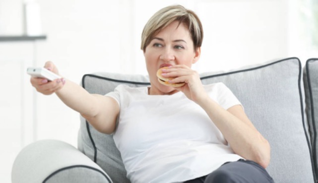 降糖|多家糖尿病医院呼吁：这3个习惯，是诱发糖尿病的根本原因，趁早远离