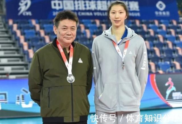 中国女排|中国女排新主帅出炉!56岁再度出山,或让江苏成最大赢家