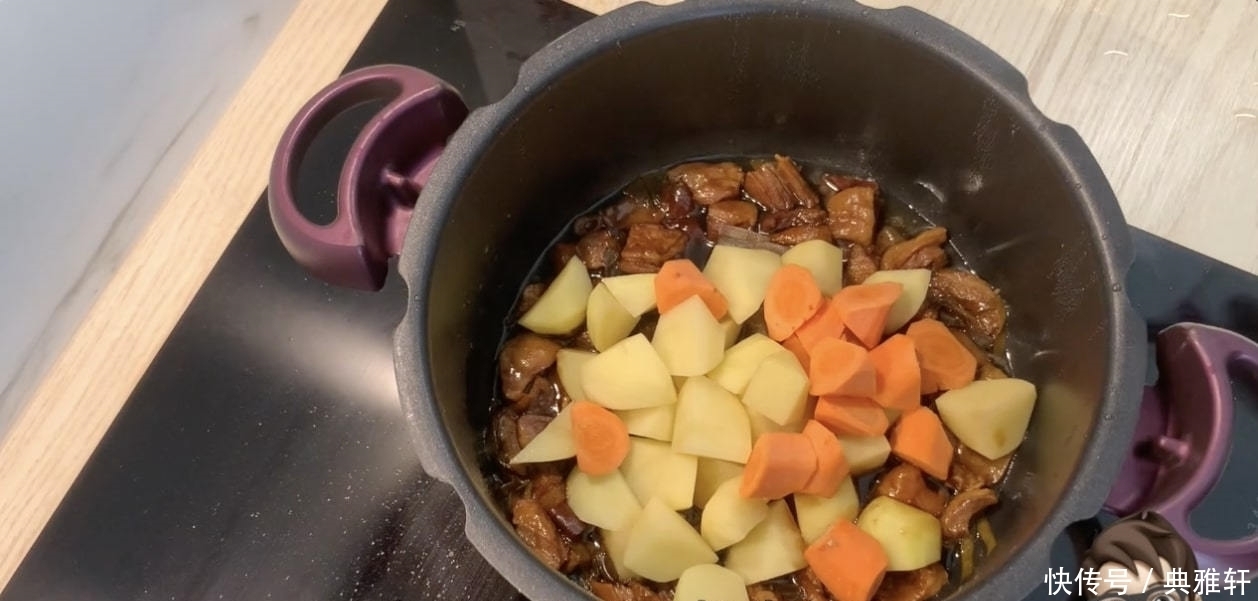 羊肉不止可以做烧烤,其实炖着吃更香,教你做超下饭的红烧羊肉