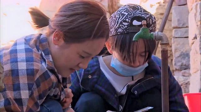 变形记|那个每天开销上万,16岁还要大人喂饭的女孩,现如今判若两人