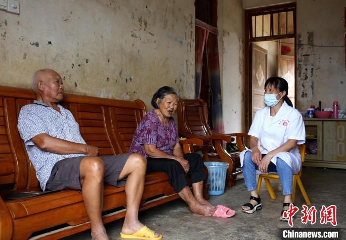 基层|广西乡村医生扎根基层16载 风雨无阻守护乡亲健康