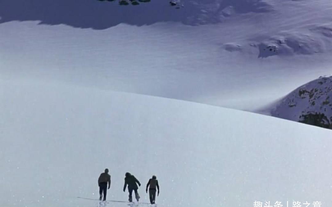 峡谷|橄榄球队在空中覆没：飞机坠落雪山，人们为了生存，何等残酷！