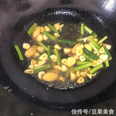 这道黄丫角焖鸡蛋连续吃了3碗，全家人都一致好评