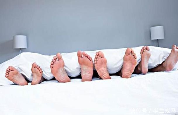 中老年人|脚上有个“长寿按钮”，每天睡前按一按，血管通畅更健康