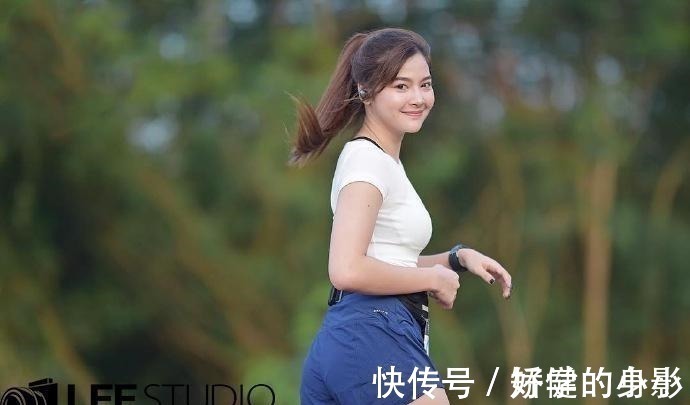 马尾辫 街拍;马尾辫发型怎么弄好看, 时尚达人教你怎么变青春靓丽!