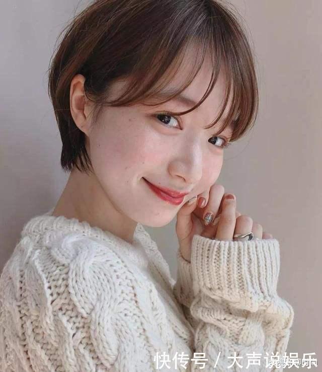 身高不足155的女生，尽量少剪这4种“发型”，不然显矮不说还伤发