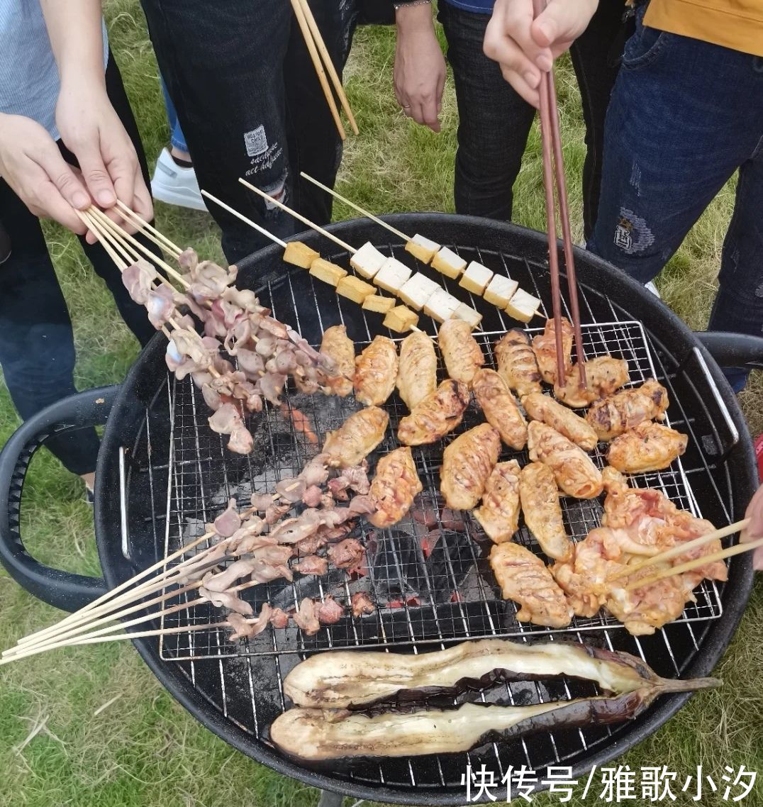 鸡翅|BBQ新技巧！体验“天才吃法”，成为烧烤达人只需学会这7个技巧