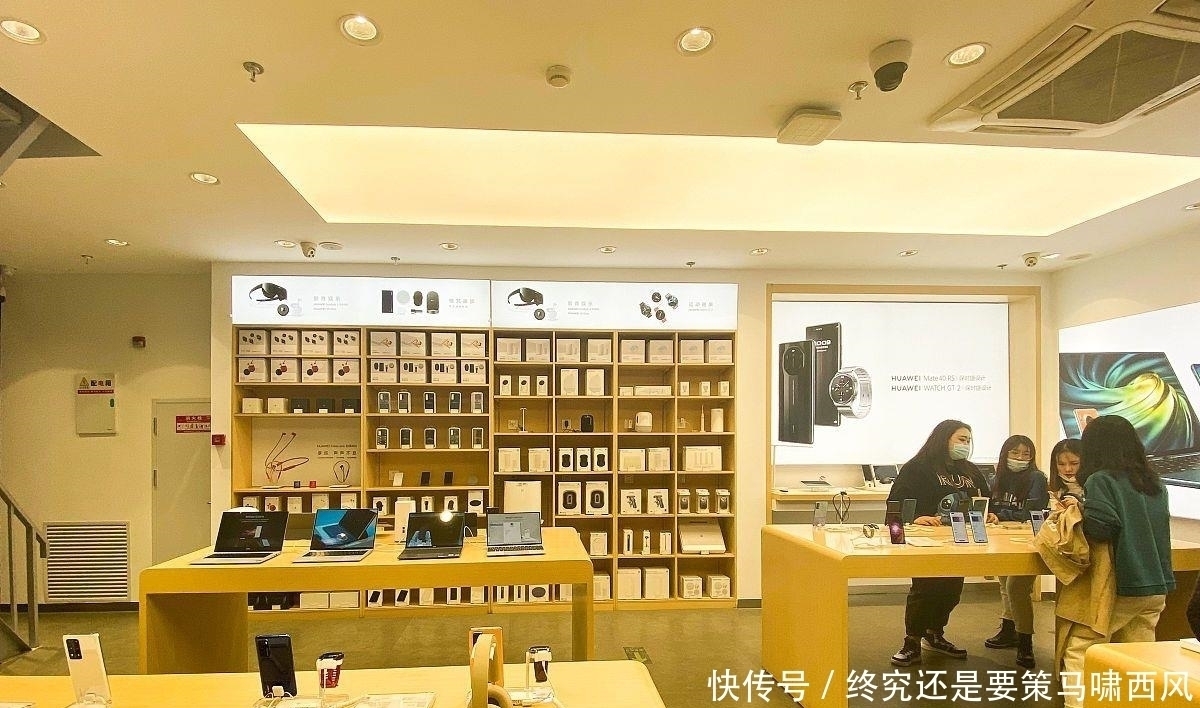 店铺|大街小巷都是手机店，没人买为何不见倒闭？内行表示：原因不简单