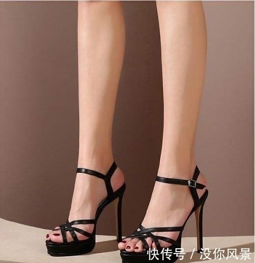 美女|简洁利落的细高跟鞋,让美女随时随地散发出超强魅力与气质范!