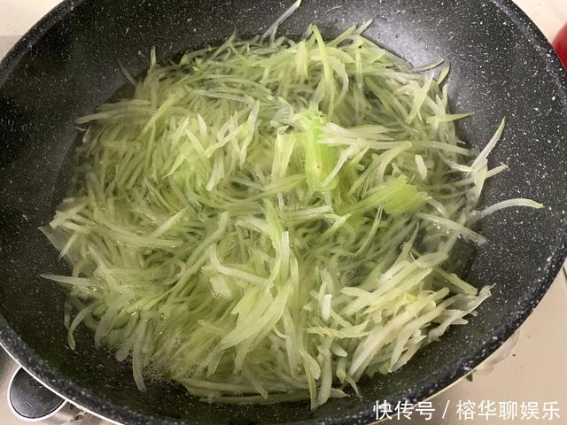 隔三差五|肥胖就怕这食材,简单一拌,隔三差五吃,刮油去脂,衣服穿回S码