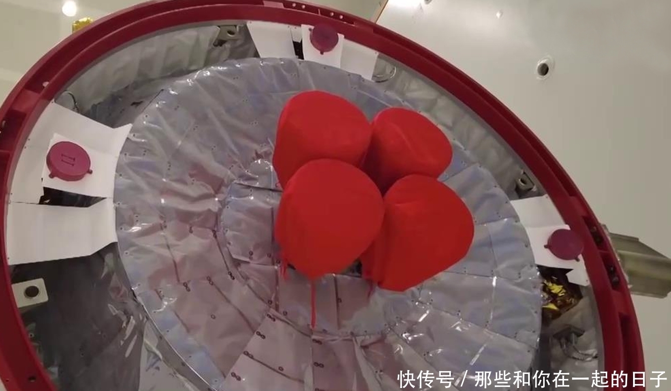 航天员 “太空快递”已送达!“天舟二号”与“天和核心舱”完成交会对接