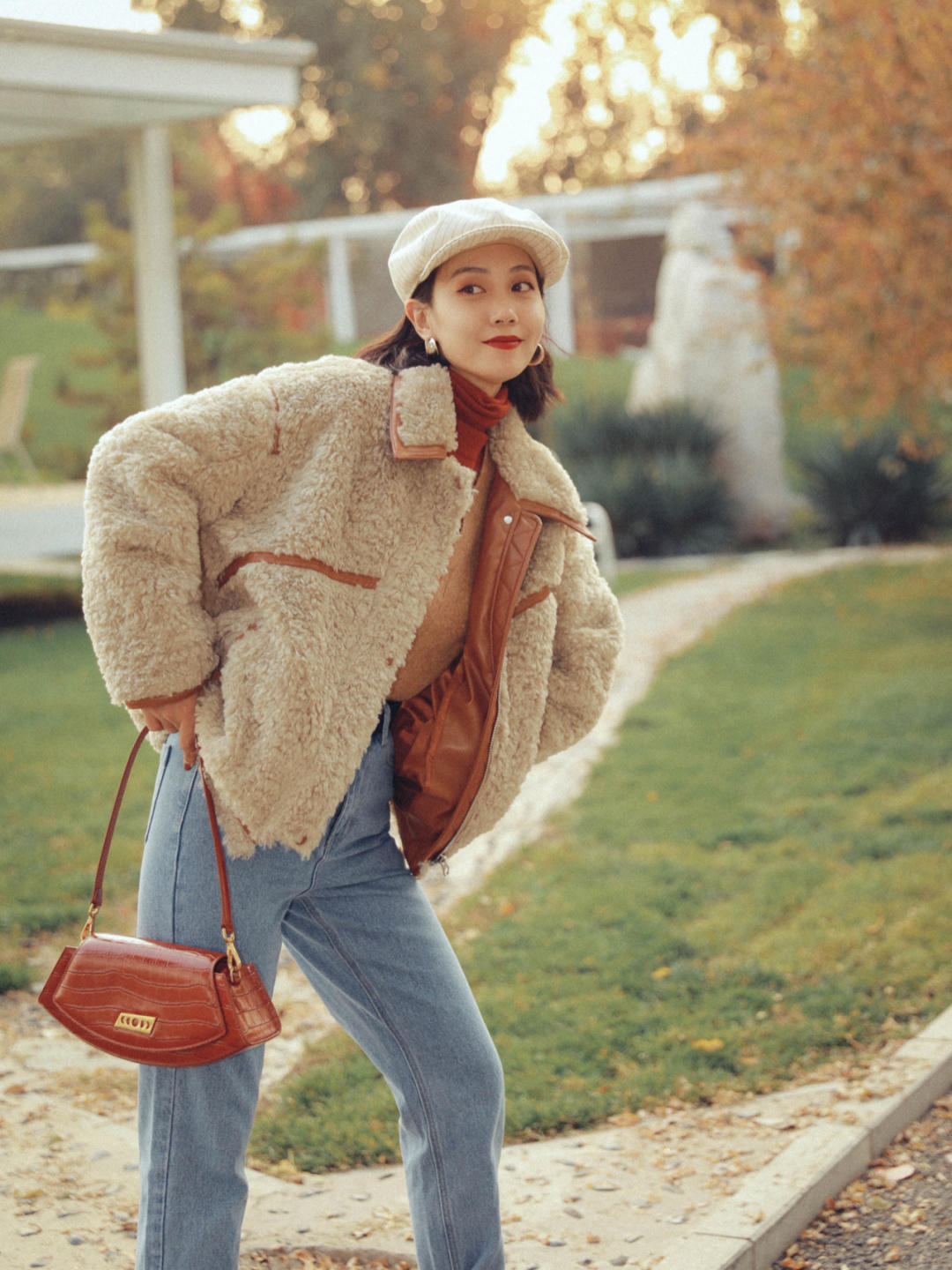 单品 冬季减龄首选当然是“羊羔绒外套”,以下款式实用洋气,赚足回头率