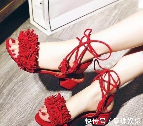 女夏 今年最流行穿这样的高跟鞋,比穿休闲鞋时髦