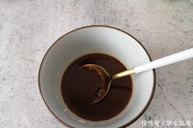 炒茄子时，多加1步，茄子不吃油不发黑，怎么炒都好吃