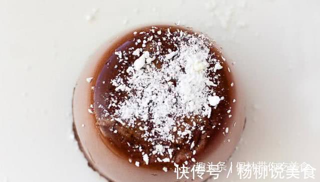 浓郁可口的巧克力霜饰，不花钱还能用蛋糕装阔，真开心！