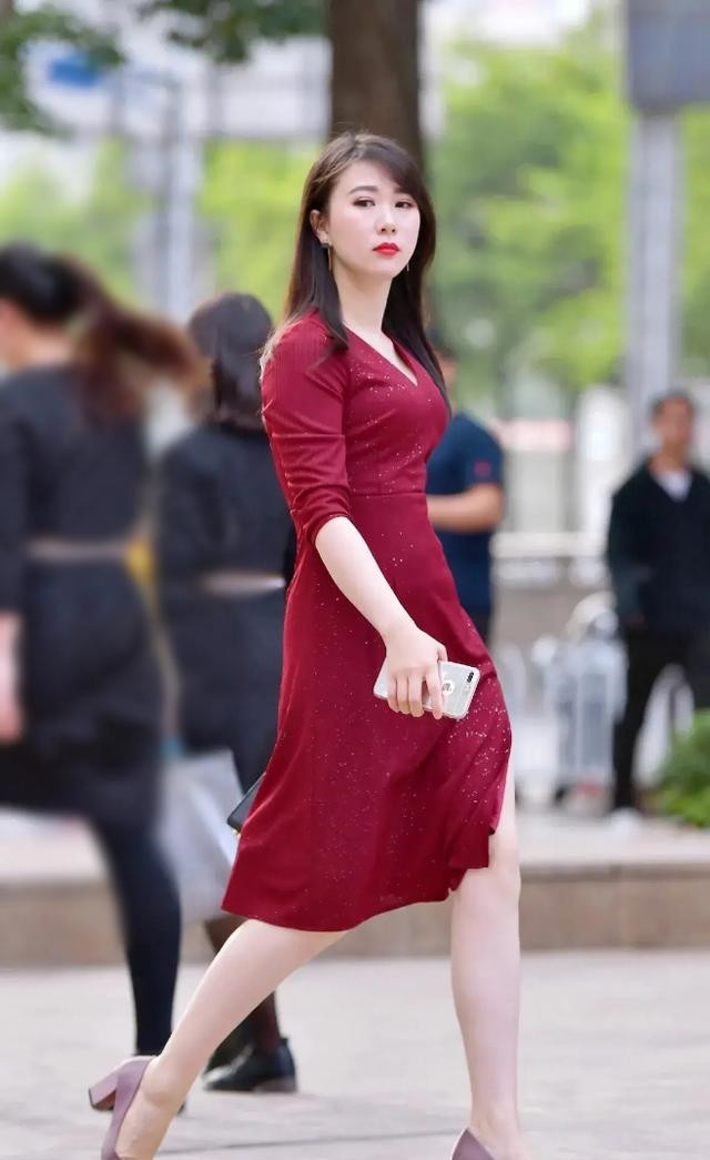 大气|秋季端庄大气得穿着, 红色长裙, 尽显白里透红的美, 优雅有范
