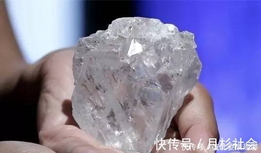 人造 人造钻石和天然钻石几乎没差别,可以量产,为何钻石价格没有降?