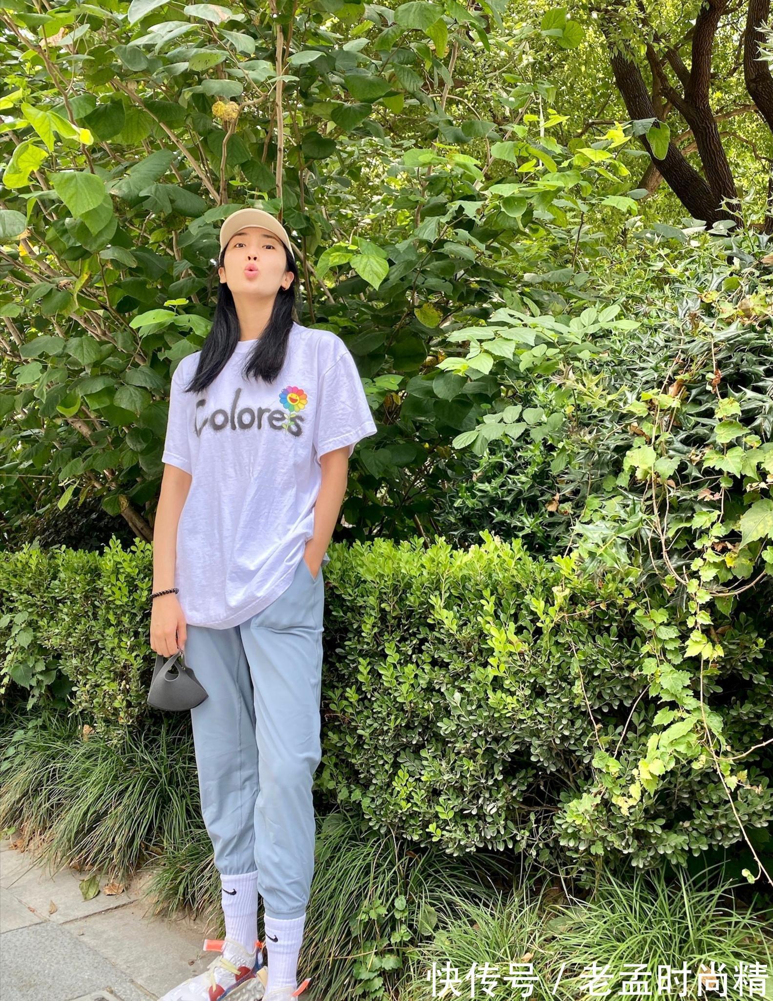 半身 王紫璇黑白基础款也不单调,“纸片身材”像超模