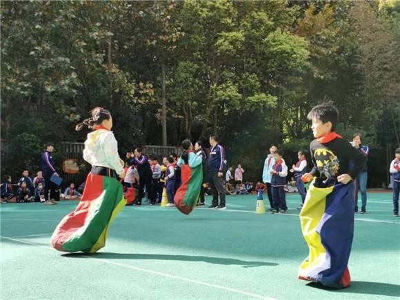 成功|[黄浦]黄浦一中心小学:“‘目’浴阳光 健康成长”2020校园运动会成功举办