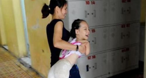 何总|孕妇28周被告知是“海豚胎”,家人不放弃,10年后却如此优秀