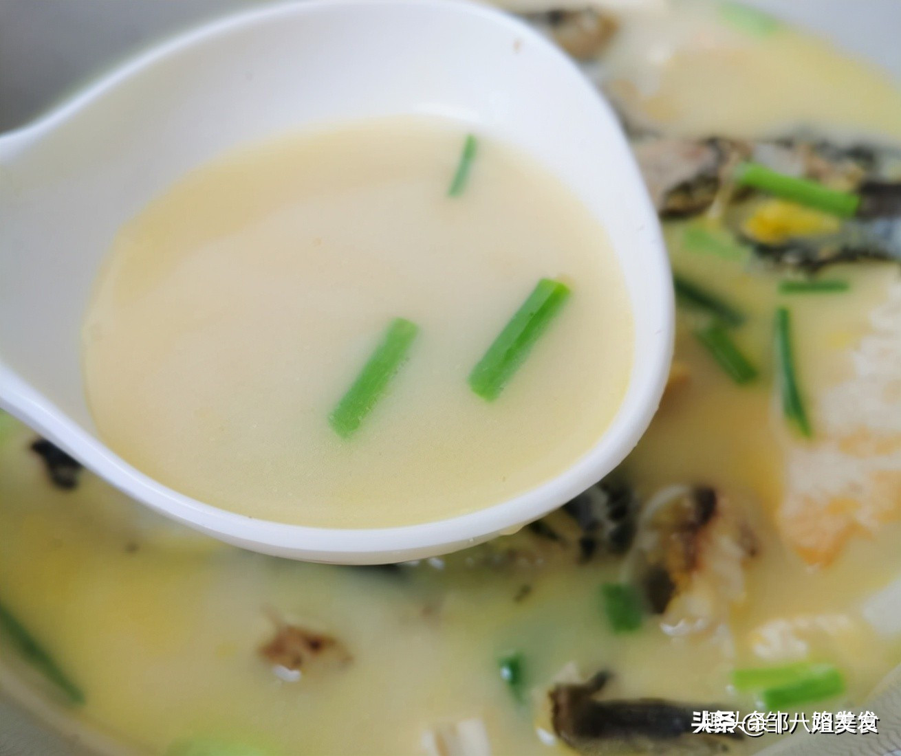 正确做法|秋天多给孩子炖鱼汤,补营养防秋燥,教您正确做法,肉嫩汤鲜!