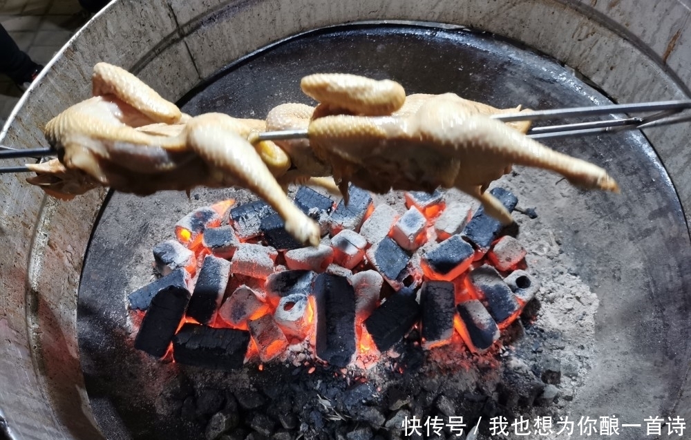 月黑风高,夜访百色夜宵摊野猪林品尝不一样的别样黑暗料理