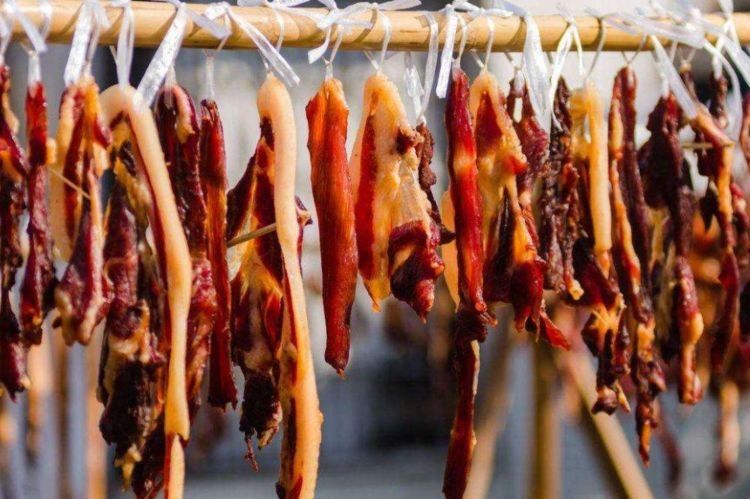 腌腊肉，最忌直接抹盐！外婆60年老方法，香软入味，比鲜肉更好吃