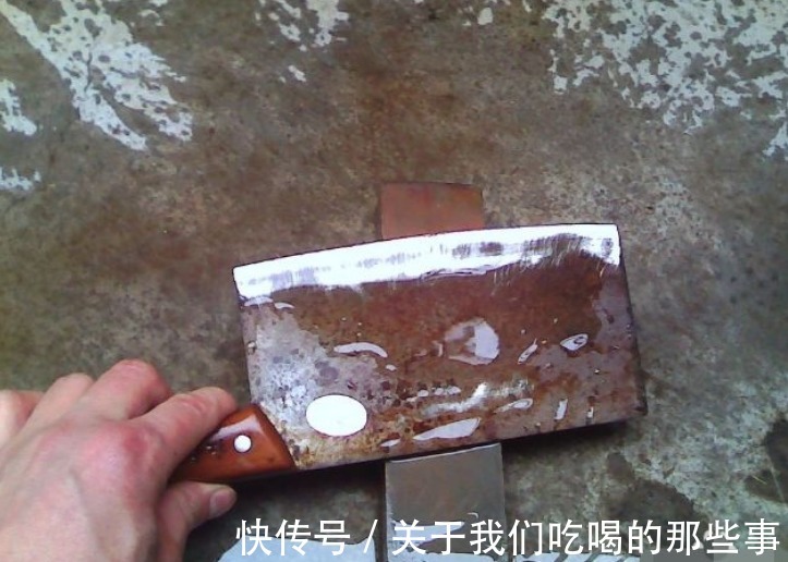 锋利|菜刀钝了抹上牙膏，几分钟就变得光亮锋利，真管用，很多人不知道