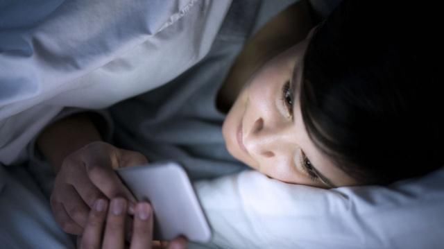 睡眠质量|想减肥的女人，睡前少做这3事，减少脂肪堆积，体重慢慢降下