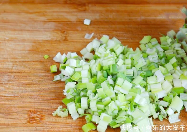 塌陷|蒸包子,记住不要直接上锅蒸,大厨教你一招,包子蓬松暄软不塌陷