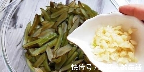 立夏后女人要多吃这碱性食物,五块钱一盘,排毒清肠的“美容菜”