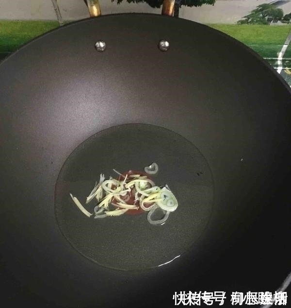 十三香|“天然泻药”终被找到,和土豆一起吃,隔天排便,常吃体重不过百