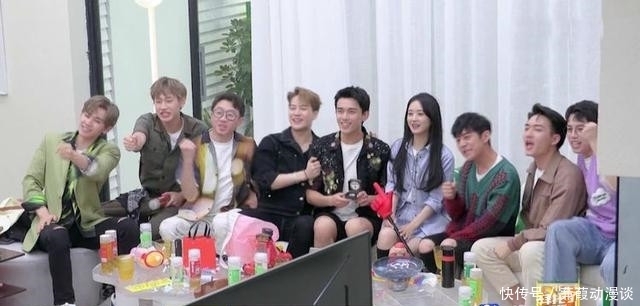 赵丽颖|眼里终于有了光!赵丽颖录节目全程笑脸,8位男星陪玩全程捧场