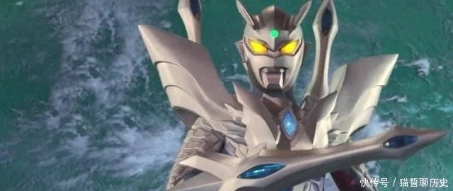 雷欧|同为神秘四奥出品,雷欧的奥王披风为什么看起来比赛罗的终极铠甲弱太多了!