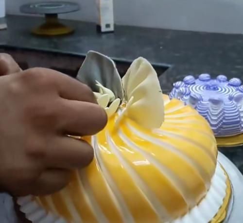 蛋糕|印度师傅做蛋糕,料理的手法过于酷炫,做出的蛋糕堪称艺术品