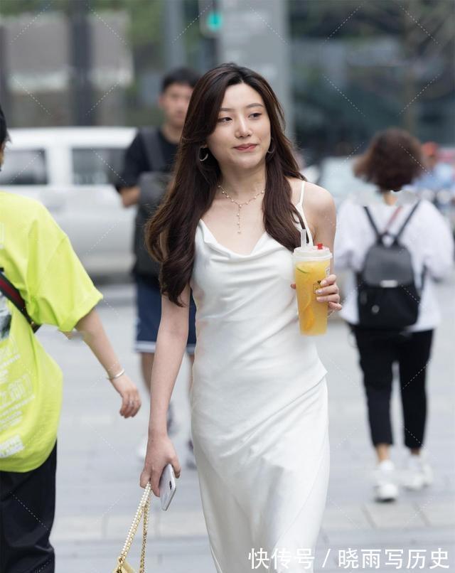 色调|时尚装扮的连衣裙穿搭绽放随性的时尚帅气,格外讨人喜爱