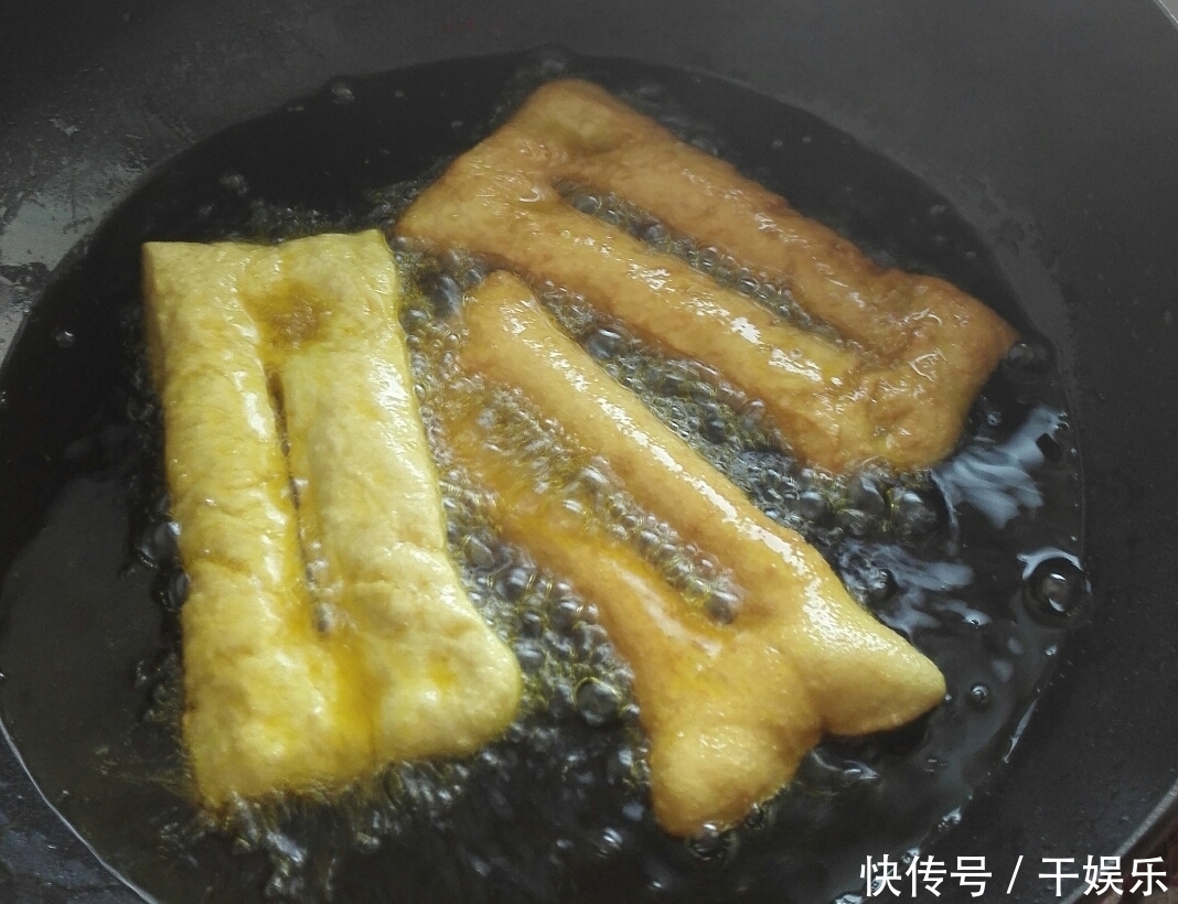 这样做出的小油条，蓬松酥脆，奶香味十足，绝对的营养健康