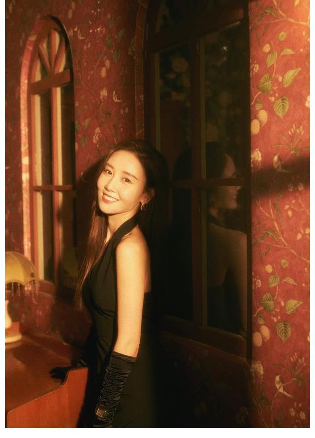 金银玲|10年前的快女比赛她第一个出局，如今年龄30+依然美到不可方物