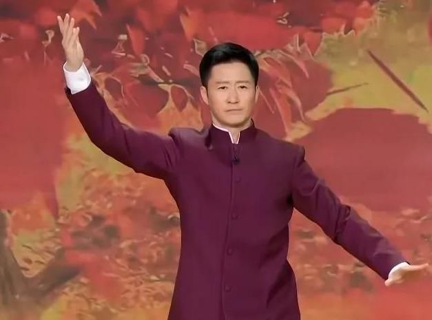 央视春晚亮点多：周杰伦撞脸陈赫，韩红酷似刘欢，倪妮最吸睛