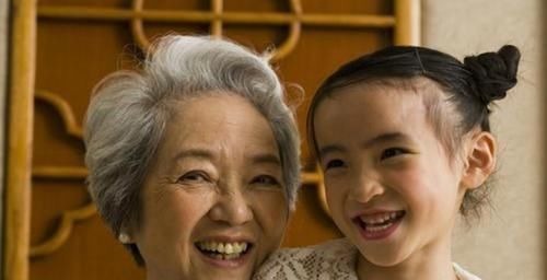 带娃|“如若可以,别轻易帮女儿带娃”,姥姥的忠告很现实,值得一听