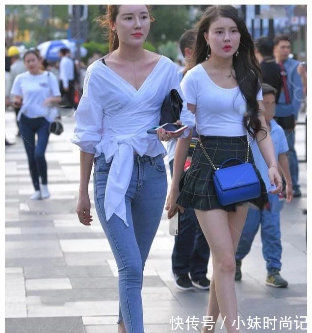 半身裙|纯白衬衫配墨蓝格纹百褶短裙，俏皮可爱，青春活泼