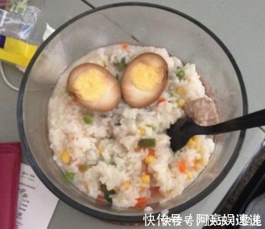 咀嚼|不可再给孩子吃2种饭了,为肠胃造成很大负担,影响孩子的成长!